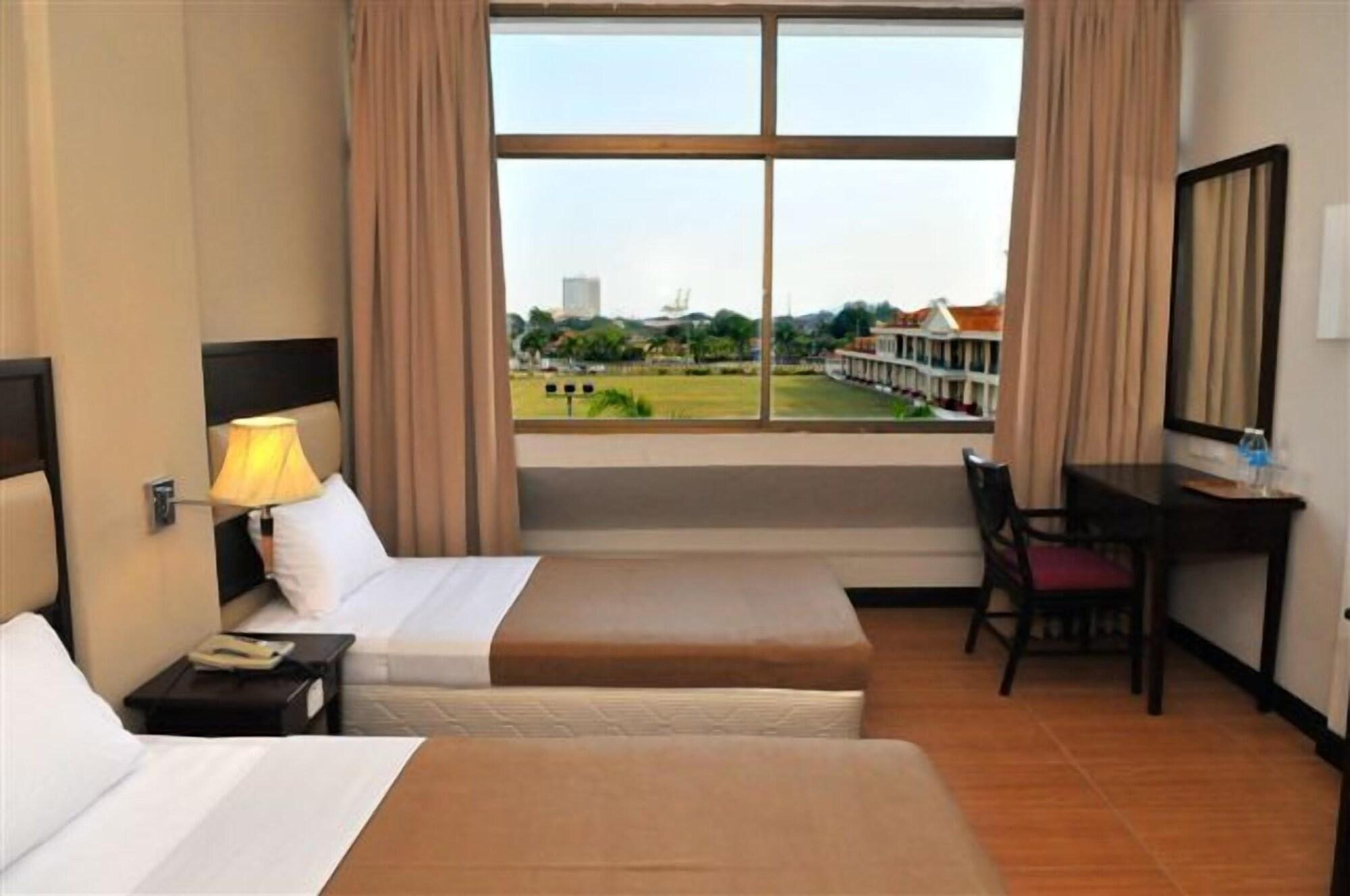 Lodge 18 Hotel Butterworth Exterior photo